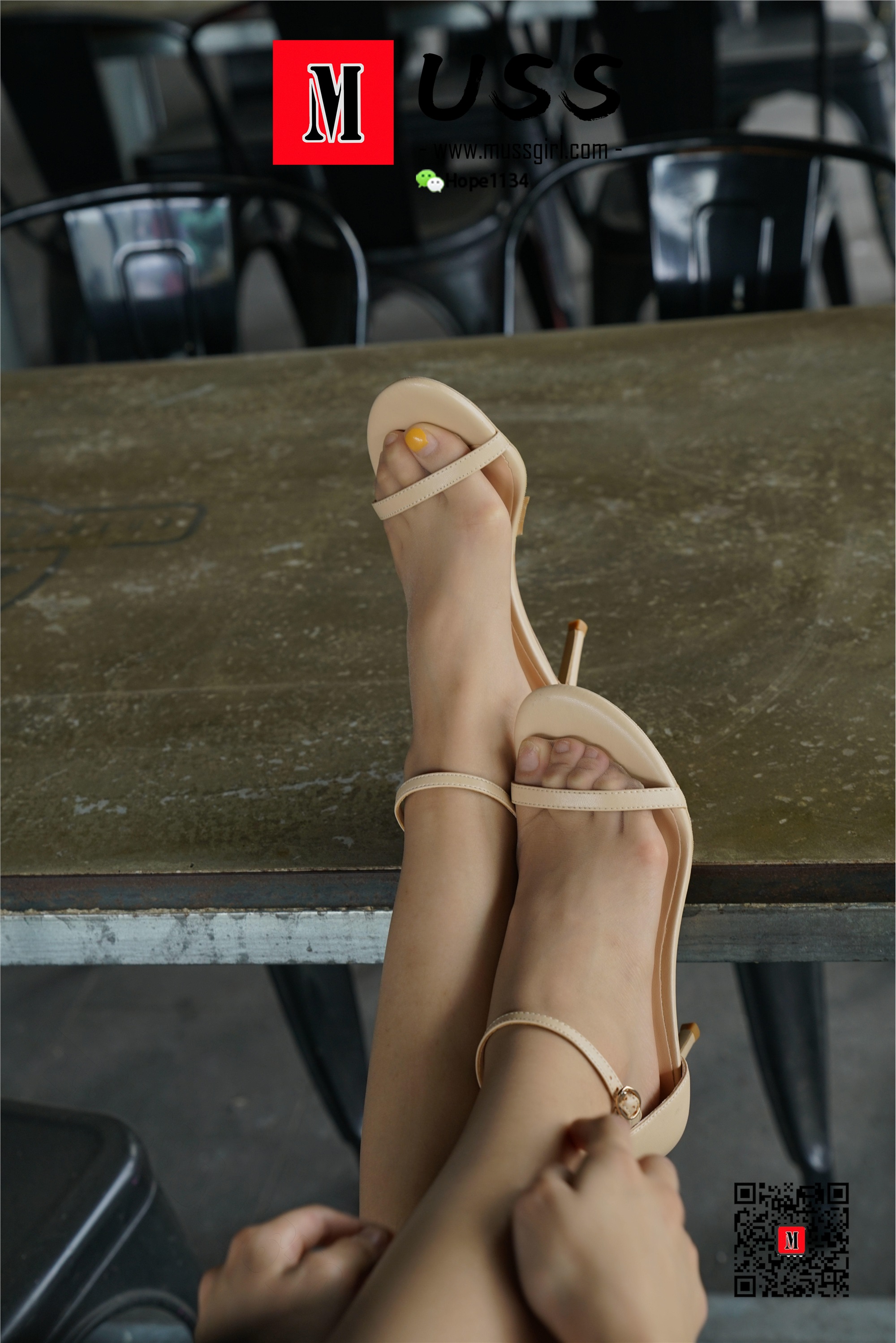 MussGirl慕丝女郎  NO.008 拍过模特的美足，那化妆师璐璐的呢？